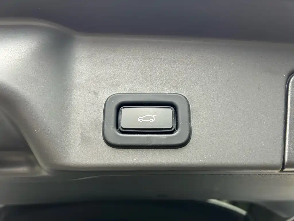 Land Rover Evoque 2023 — фото 11