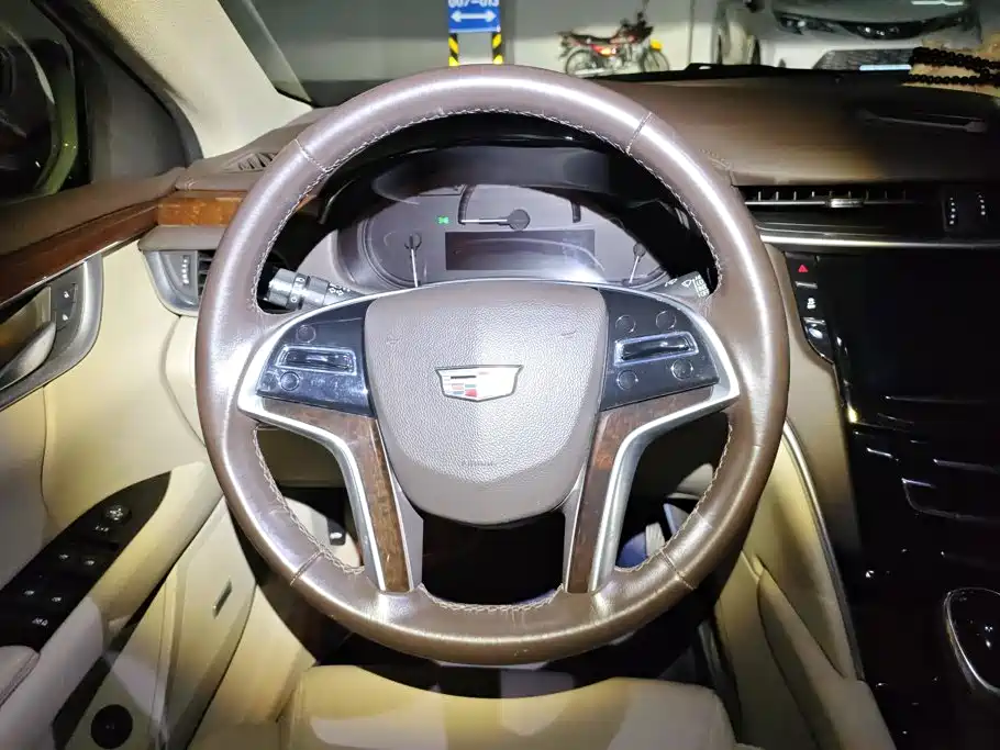 Cadillac XTS 2016 — фото 15