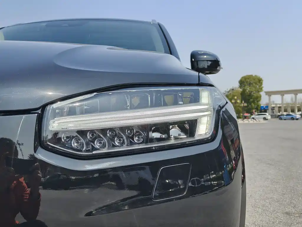 Volvo XC90 2019 — фото 11