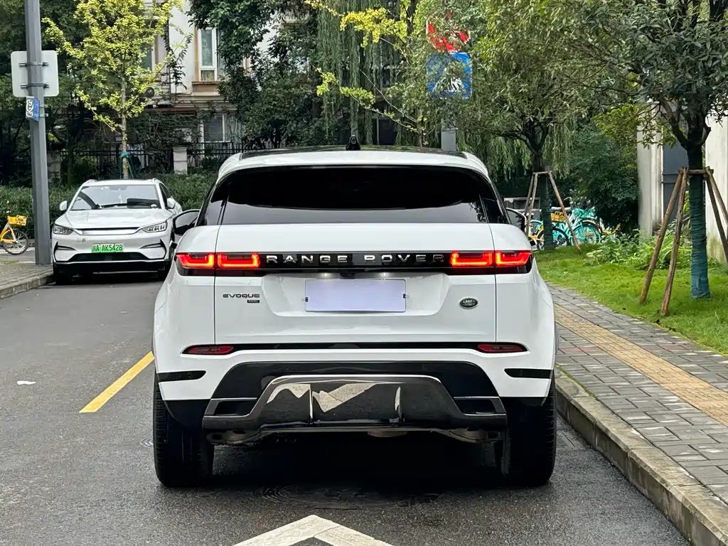 Land Rover Evoque 2023 — фото 8
