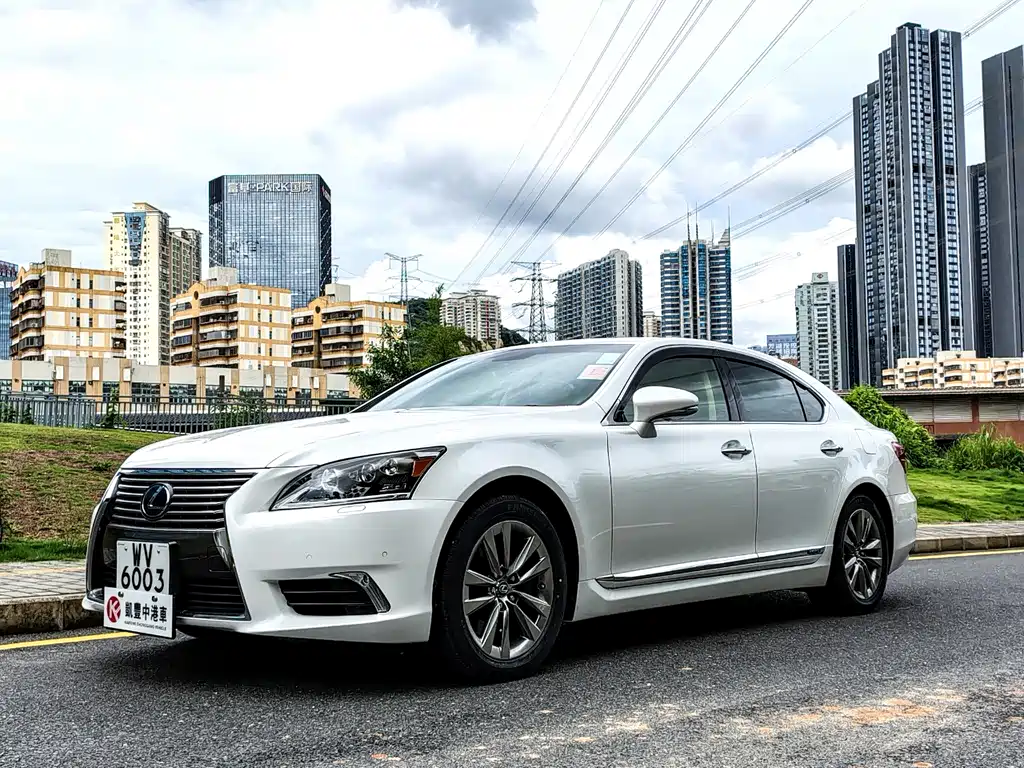 Lexus LS 2021 — фото 1