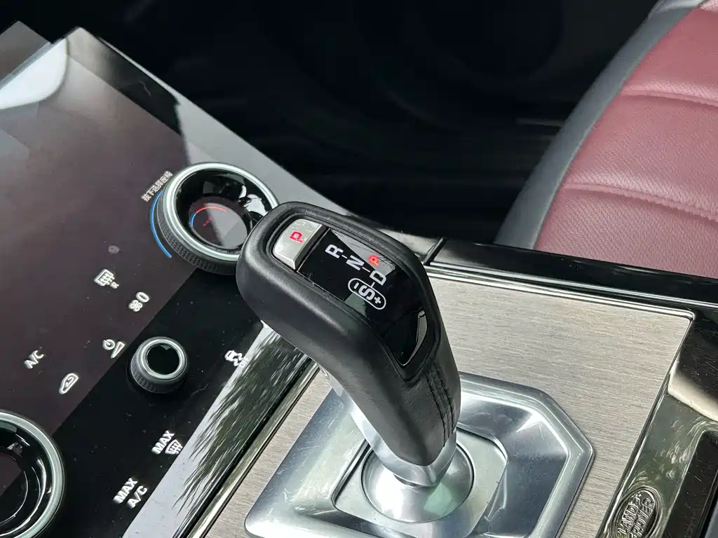 Land Rover Evoque 2023 — фото 21