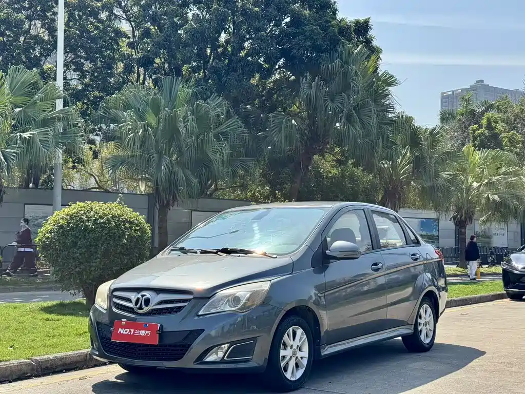 BAIC E-Series 2015 — фото 1