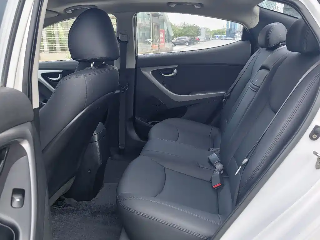 Hyundai Elantra Langdong 2018 — фото 8