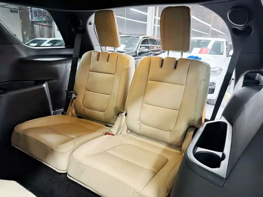 Ford Explorer 2016 — фото 19