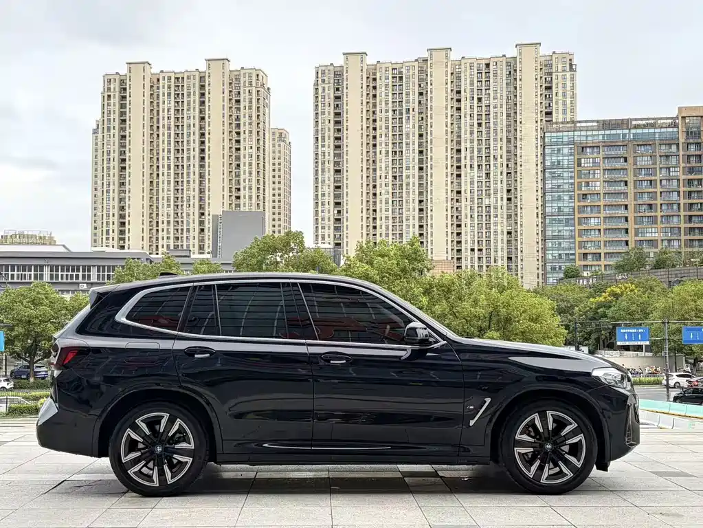 BMW iX3 2022 — фото 4