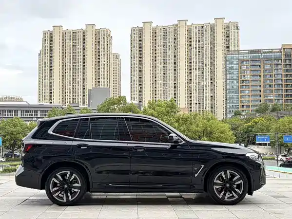 BMW iX3 2022
