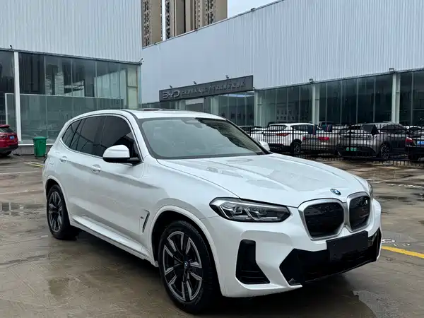 BMW iX3 2024