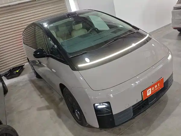 Li Auto MEGA 2024