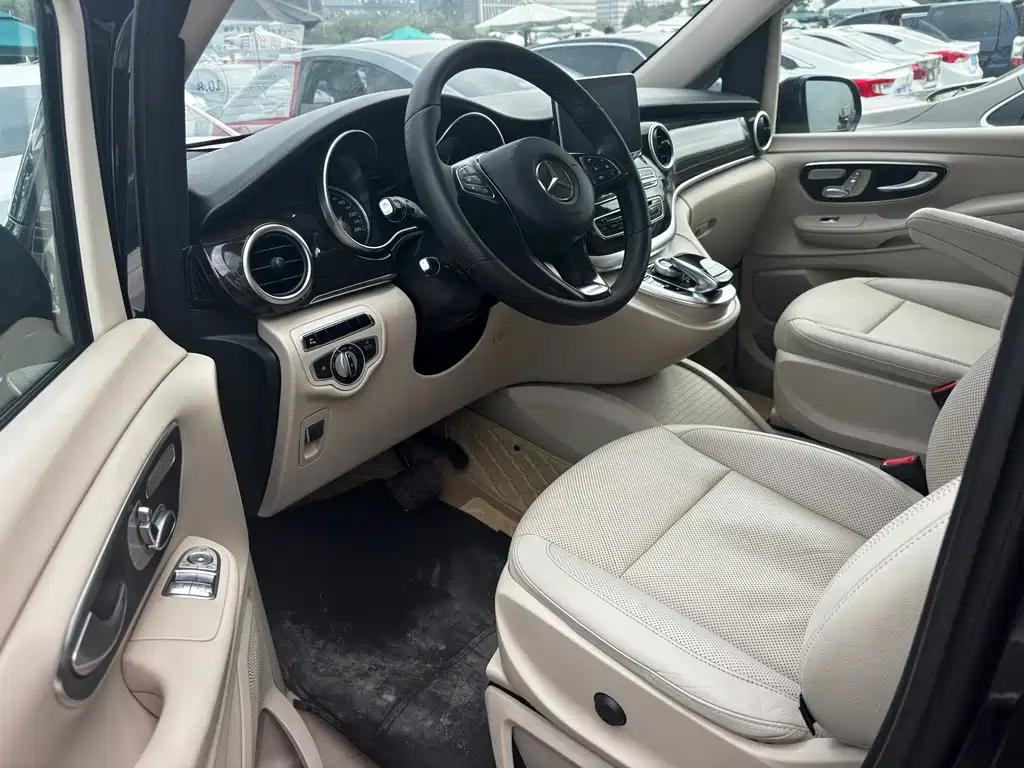Mercedes-Benz V-Class 2016 — фото 12