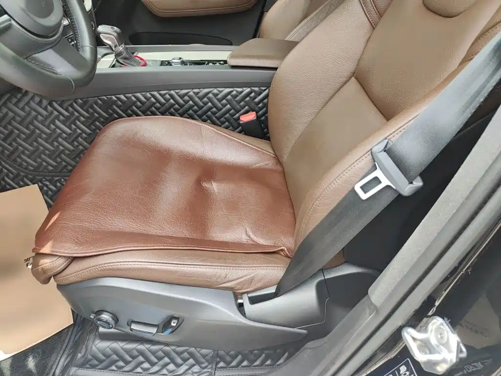 Volvo XC60 2020 — фото 12