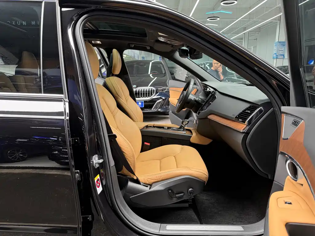 Volvo XC90 2018 — фото 15