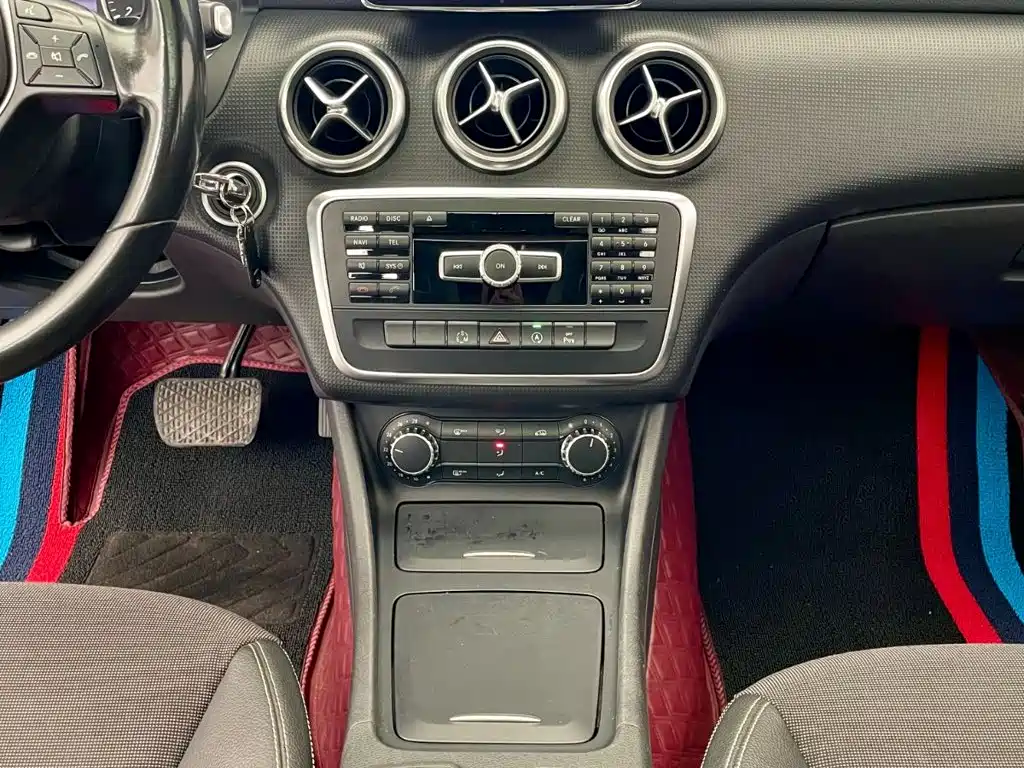 Mercedes-Benz A-Class 2015 — фото 9