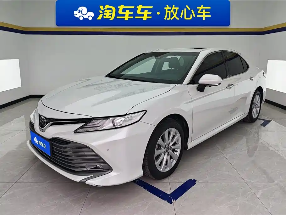 Toyota Camry 2021 — фото 1