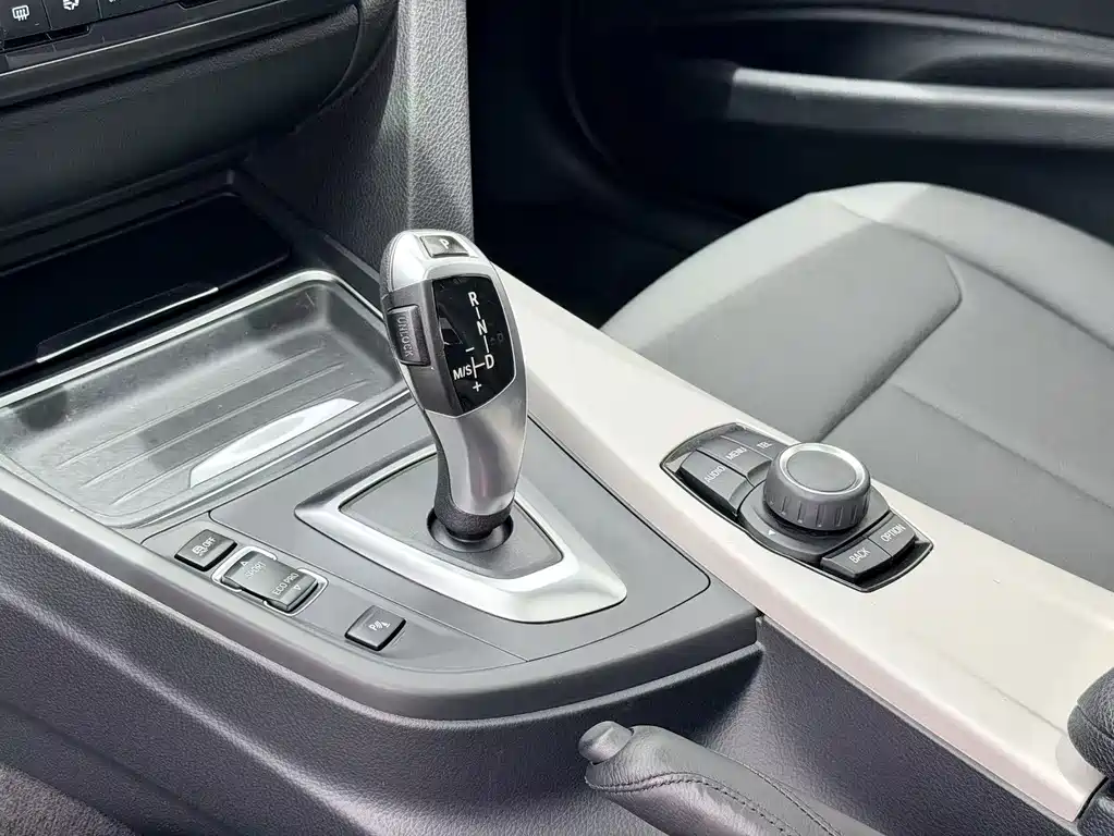 BMW 3 Series 2015 — фото 18