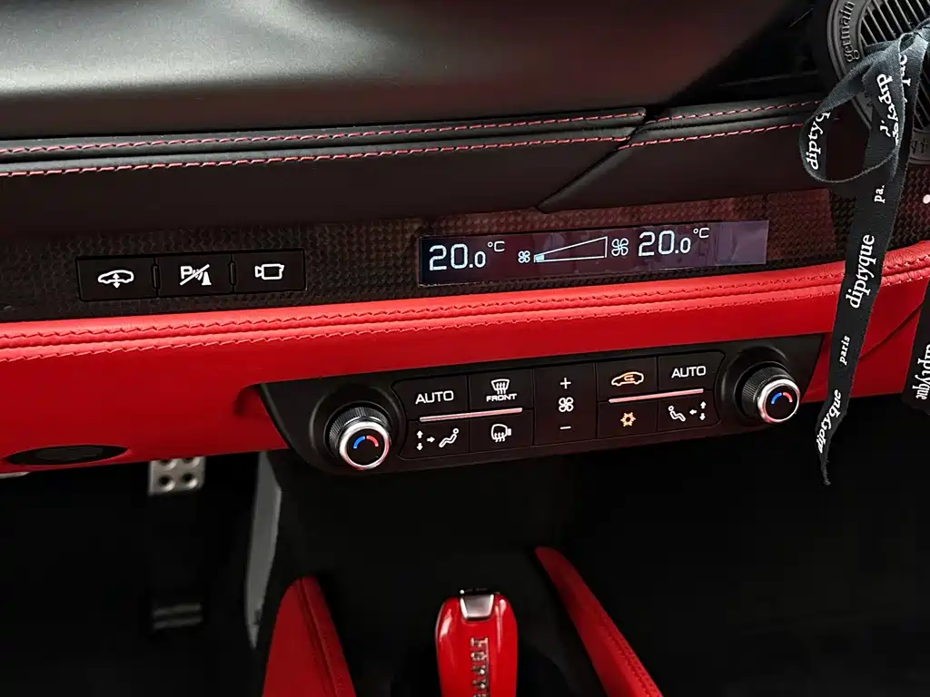 Ferrari F8 2022 — фото 16