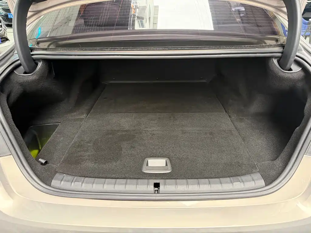 BMW 5 Series New Energy 2019 — фото 17