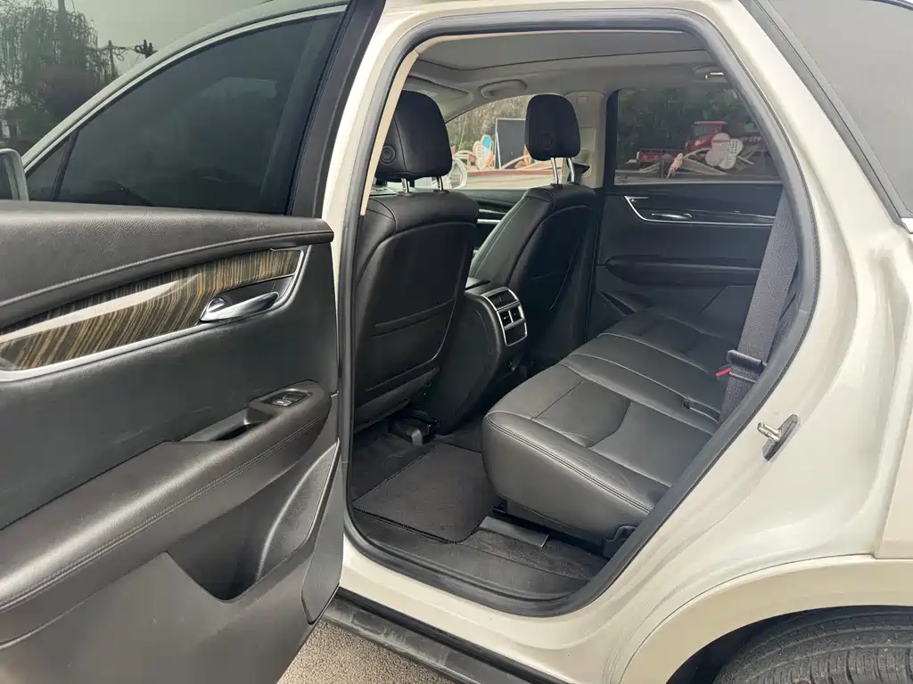 Cadillac XT5 2017 — фото 13