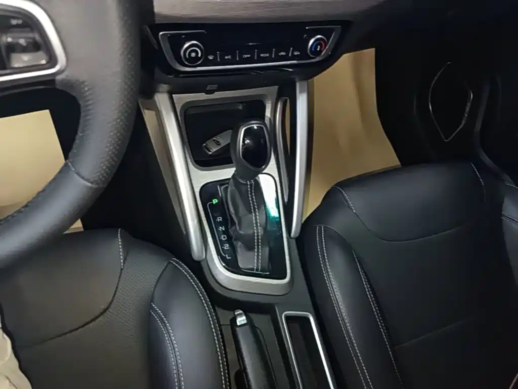 Geely Vision X3 2019 — фото 14