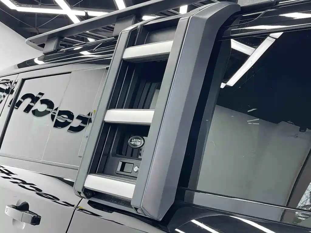 Land Rover Defender 2024 — фото 21