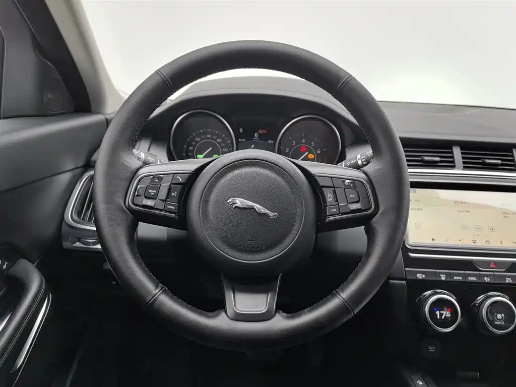 Jaguar E-PACE 2021 — фото 11