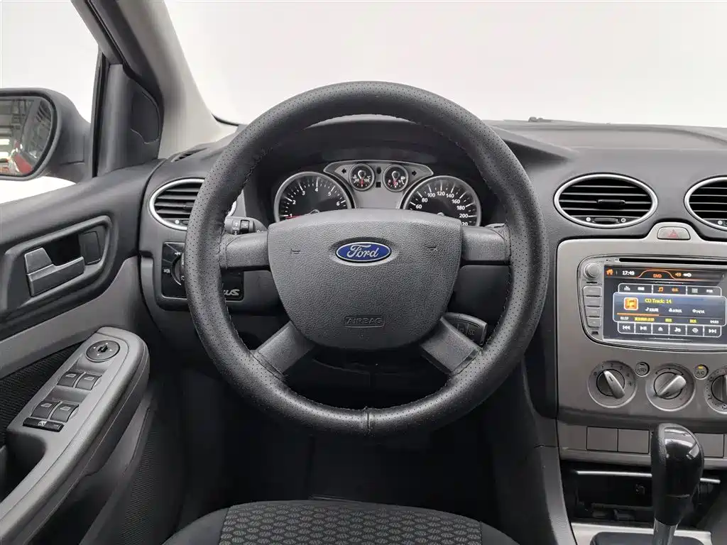 Ford Focus 2014 — фото 11