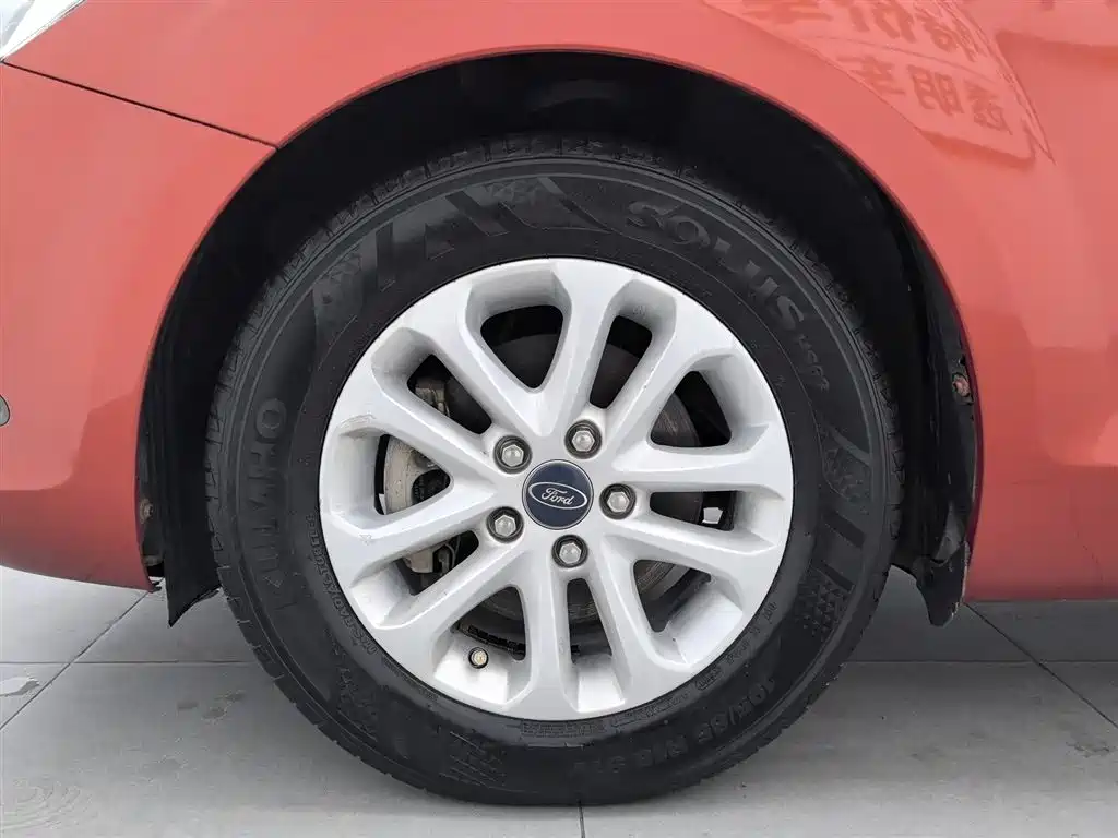 Ford Focus 2014 — фото 17