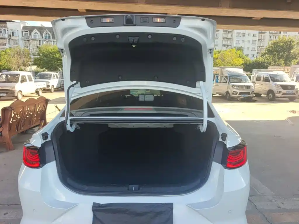 Geely Emgrand L 2022 — фото 15
