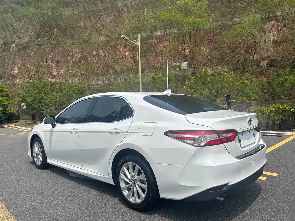 Toyota Camry 2022 — фото 28