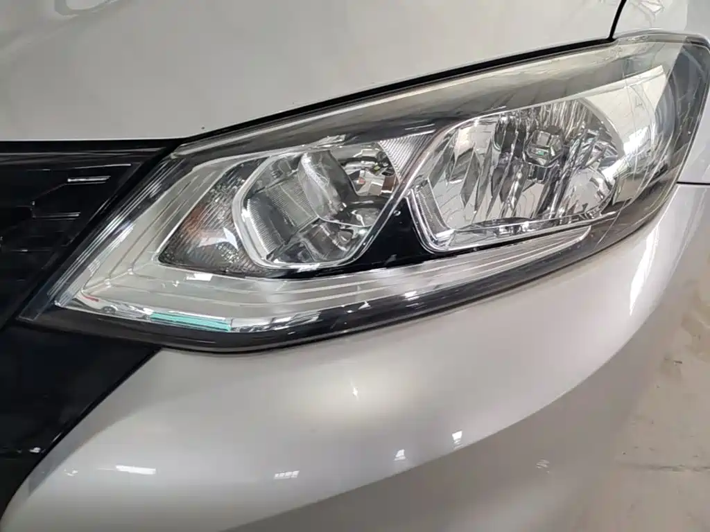 Nissan Tiida 2017 — фото 24