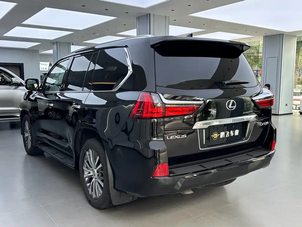 Lexus LX 2019 — фото 22