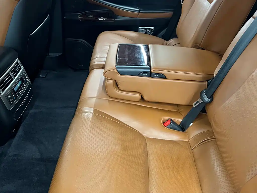 Lexus LX 2014 — фото 10