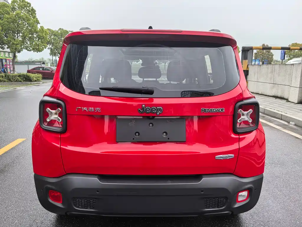 Jeep Renegade 2018 — фото 9