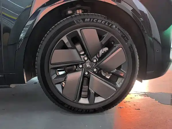 Li Auto L9 2025