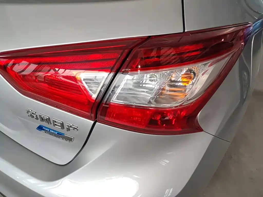 Nissan Tiida 2017 — фото 8