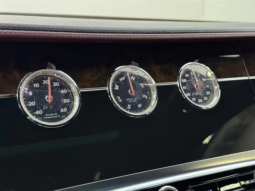 Bentley Flying Spur 2021 — фото 11