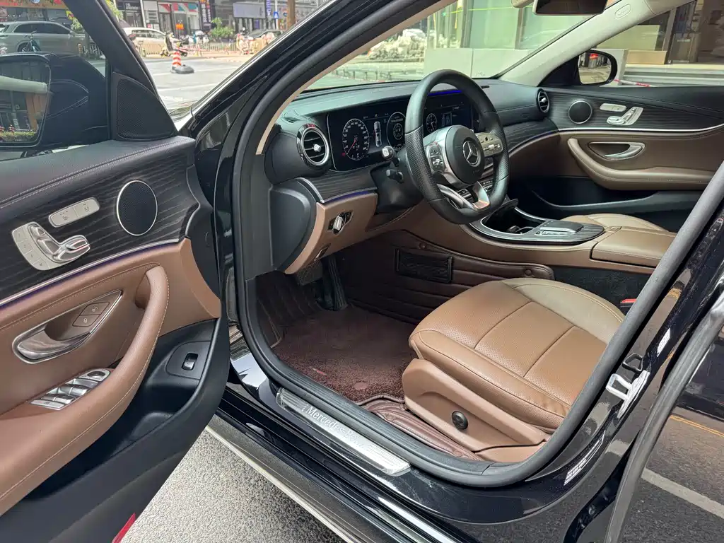Mercedes-Benz E-Class 2019 — фото 11