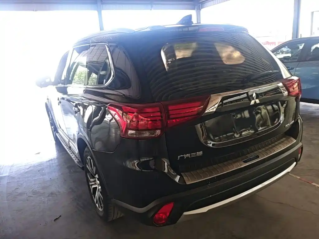 Mitsubishi Outlander 2018 — фото 23