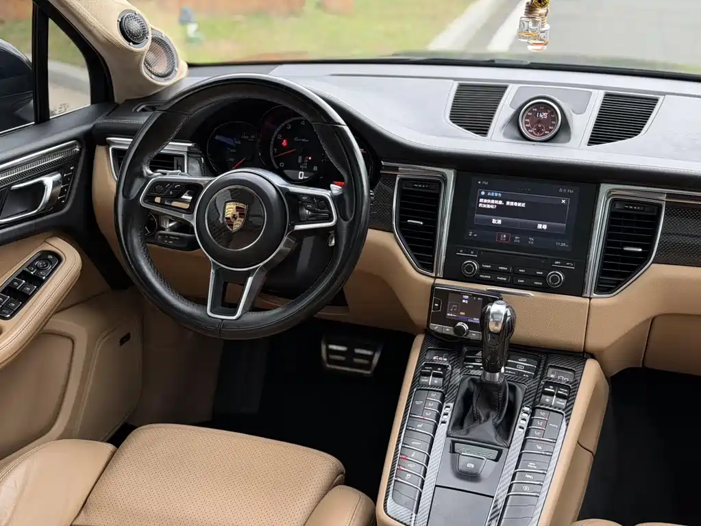 Porsche Macan 2016 — фото 19