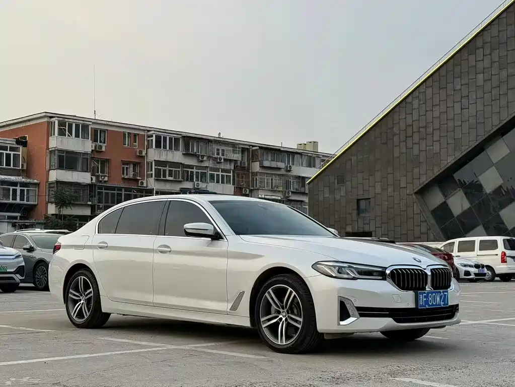 BMW 5 Series 2023 — фото 3