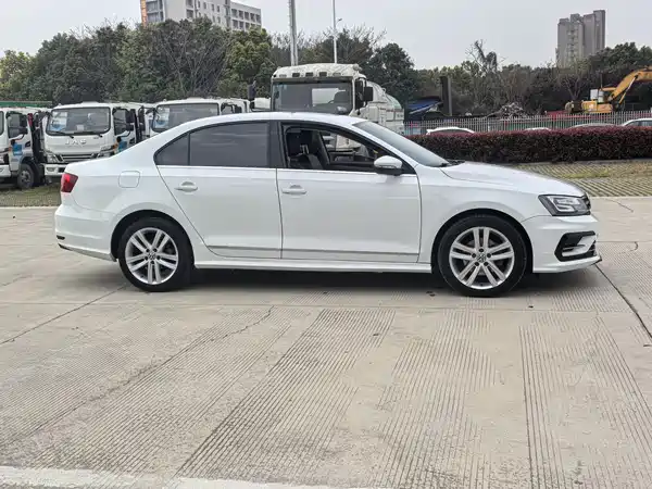 Volkswagen Sagitar 2018