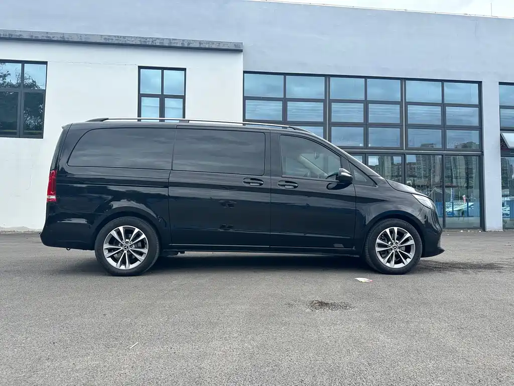 Mercedes-Benz V-Class 2023 — фото 12