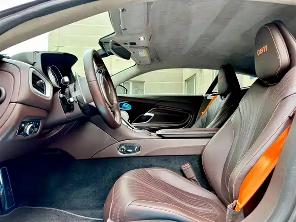 Aston Martin DB11 2020