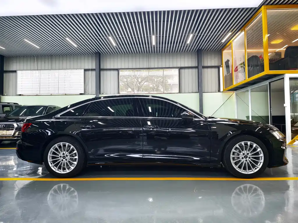 Audi A6L 2022