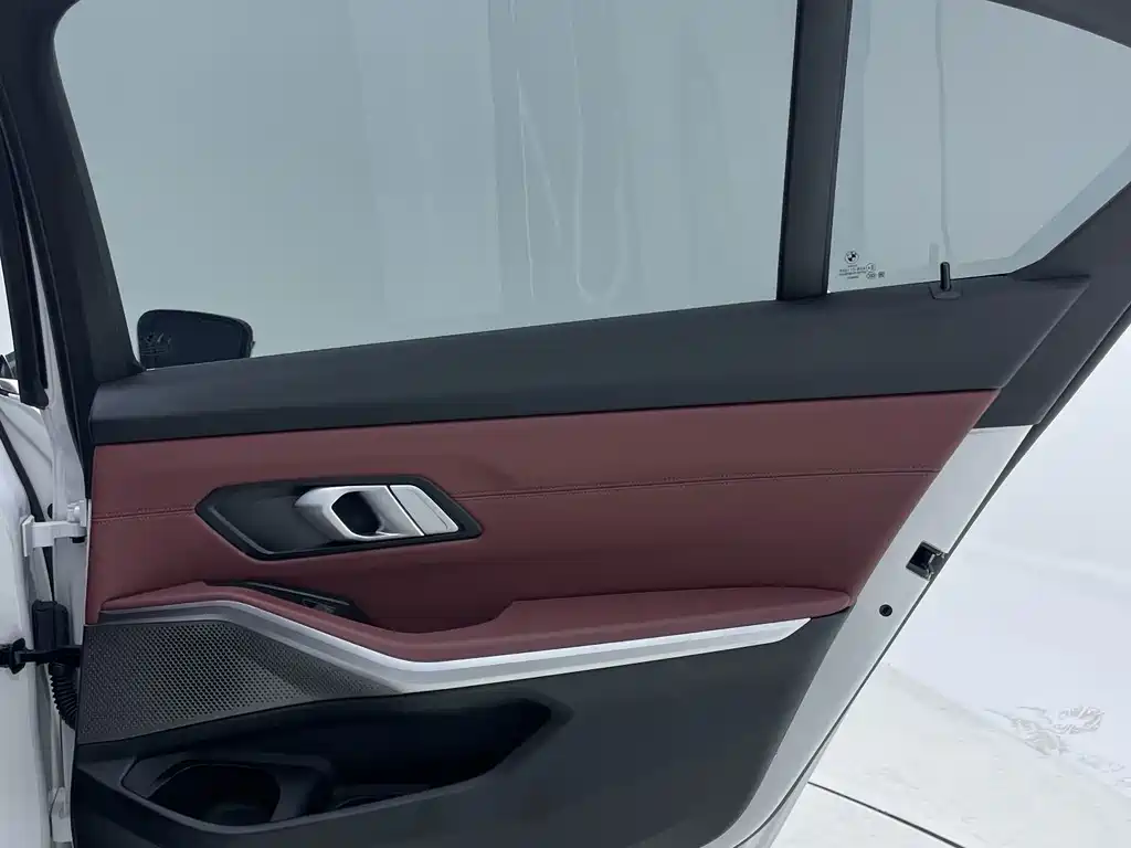 BMW 3 Series 2023 — фото 18