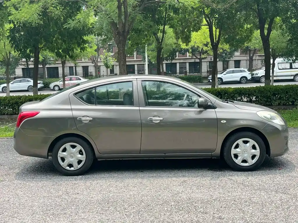 Nissan Sunny 2013 — фото 12