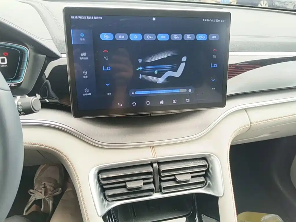 BYD Song PLUS New Energy 2023 — фото 13