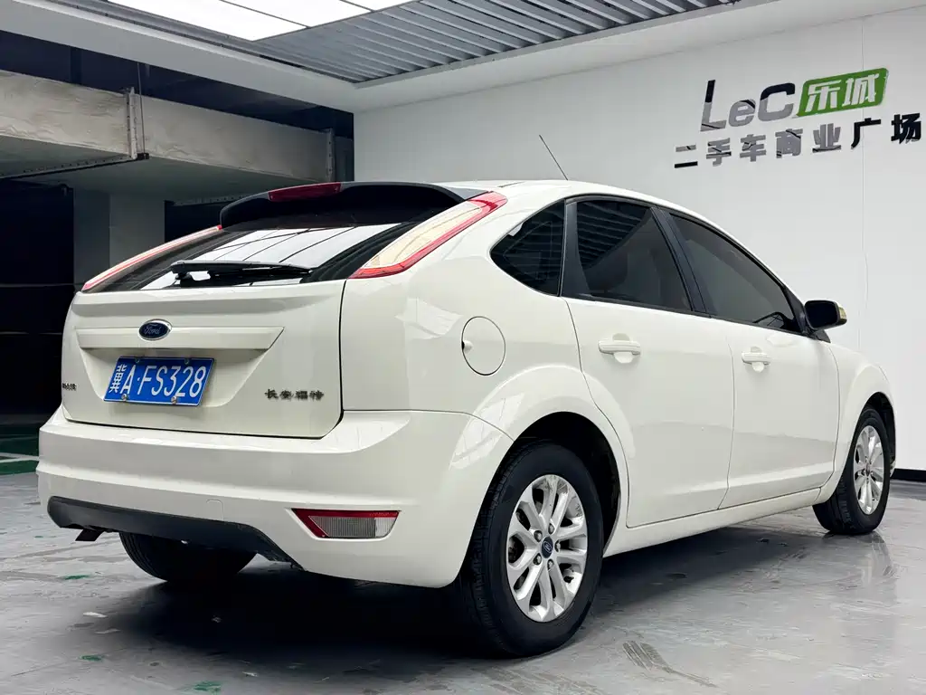 Ford Focus 2015 — фото 5