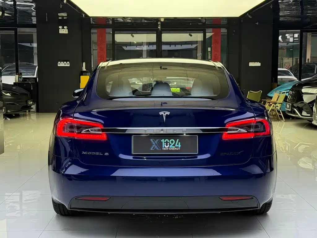 Tesla Model S 2018 — фото 15