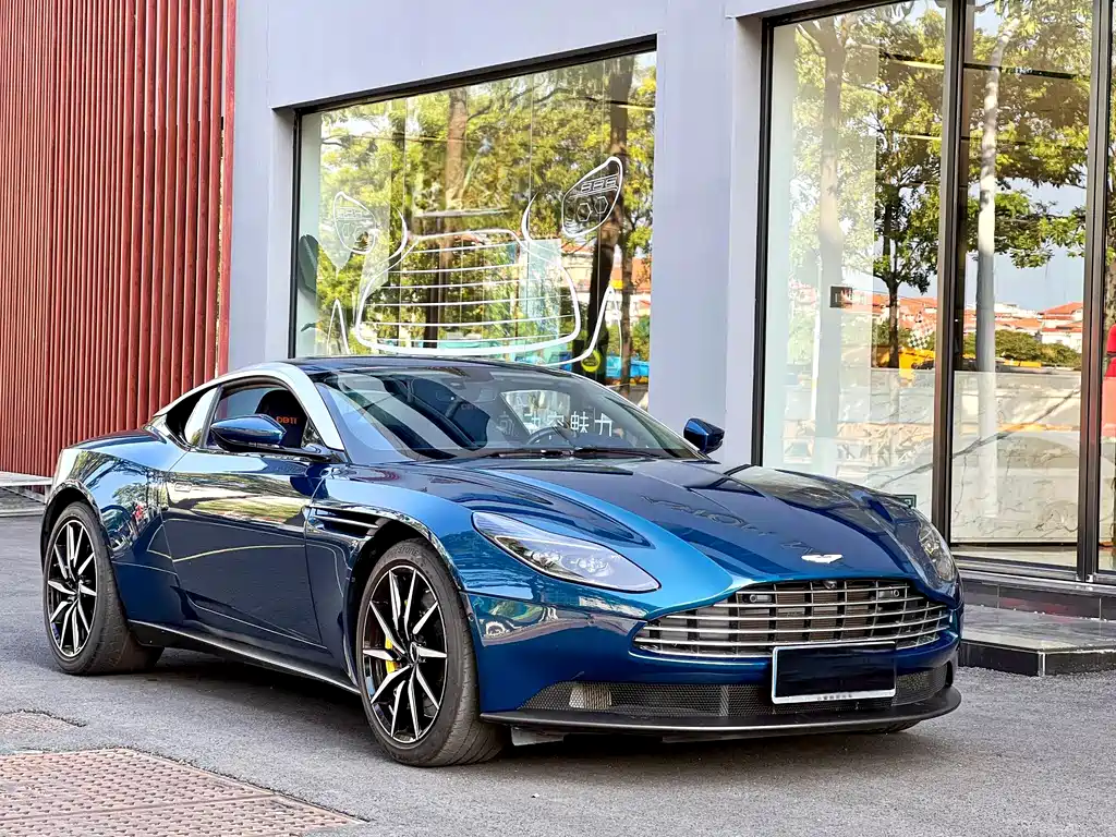 Aston Martin DB11 2020 — фото 3